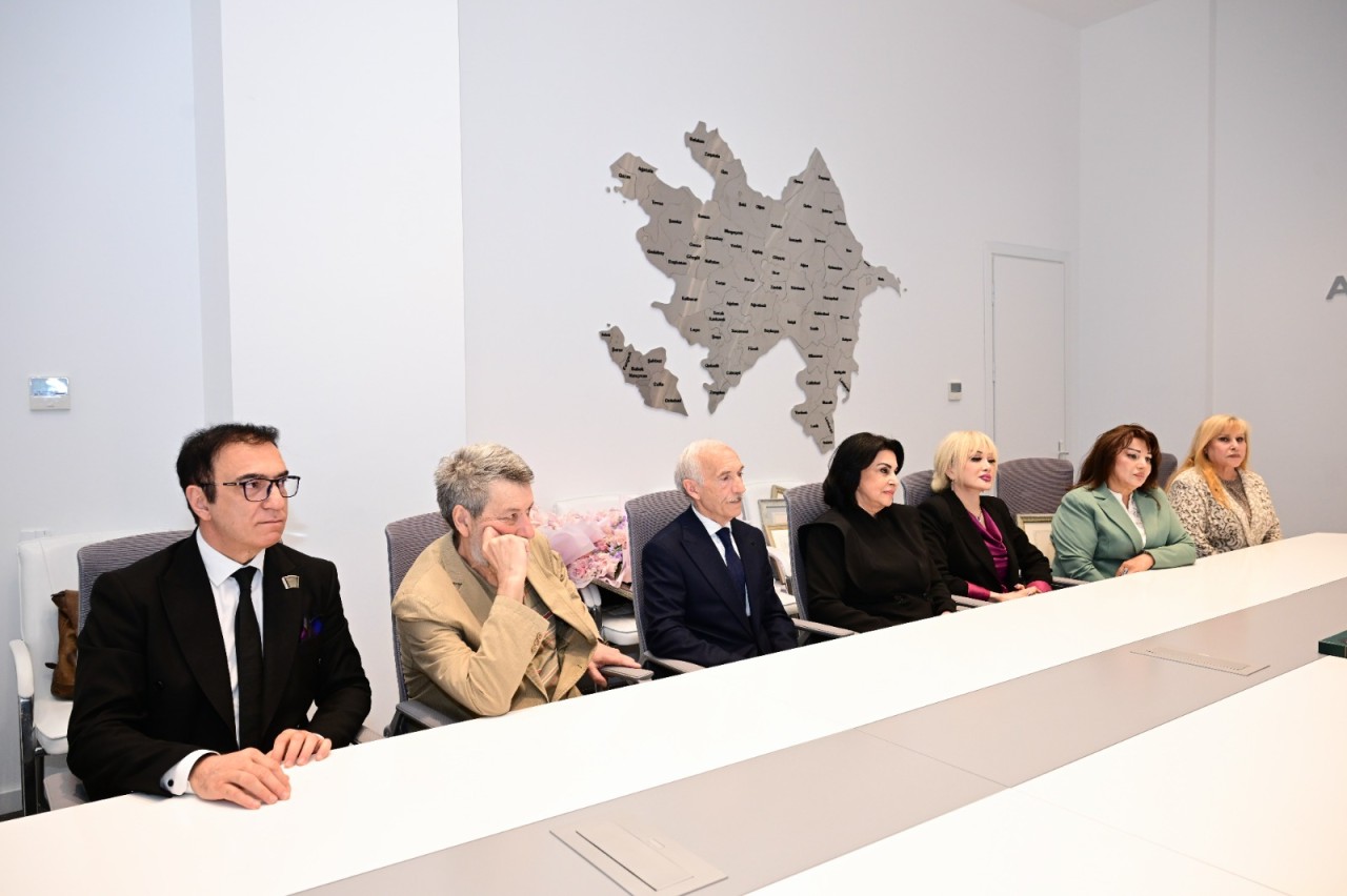 Nazirlikdə bir qrup yubilyar mədəniyyət xadimi ilə görüş keçirildi - FOTOLAR